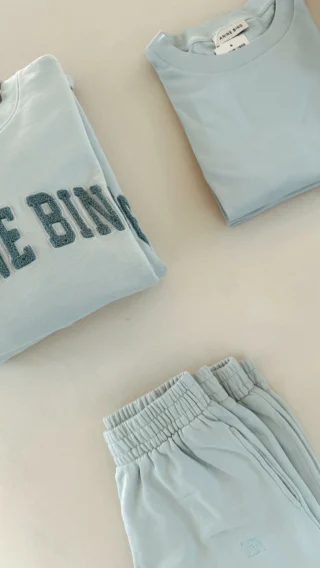 Fashion-Emergency im Anflug - Birgit hat Marla gerufen, denn die neuen @aninebingofficial Arrivals sind soeben bei uns im Store eingetroffen und setzen ein klares Style-Statement ✨🔥

Diese News sind einfach zu gut, um sie nicht sofort mit Ihnen zu teilen, denn Designer Fashion, ikonische Trendpieces und zeitlose Coolness treffen hier aufeinander 🖤🤍

Bei uns im Store in Hallein verfügbar & bald auch im Onlineshop, für alle, die Luxury Fashion, New Arrivals und echte Style Inspiration lieben 💫💻

Welches Teil aus der neuen ANINE BING Kollektion ist Ihr Favorit und wie würden Sie es stylen - lässig, edgy oder ganz klassisch? 💬😁

#reyerlooks