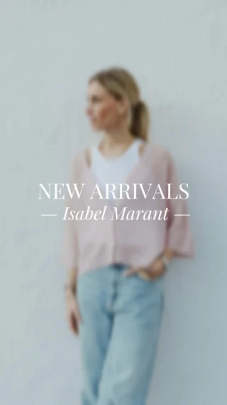 ES GIBT WIEDER MAL EINEN NOTFALL und diesmal ist er sowas von stylisch 🚨Die neue @isabelmarant Kollektion ist bei uns im Store in Hallein eingetroffen und sorgt sofort für Fashion-Herzklopfen 💞

Birgit hat ihre absoluten Highlights für Sie zusammengestellt und zeigt Looks, die man am liebsten direkt einziehen lassen würde 🔥🤍

Bei uns im Store in Hallein verfügbar & bald auch im Onlineshop - schneller sein lohnt sich 💫🛍️

Luxus trifft Lässigkeit, Pariser Coolness trifft Alltagstauglichkeit ✨🇫🇷

👉🏼 Welches Teil ist Ihr persönlicher Favorit und wie würden Sie es stylen? 💬🤍

#reyerlooks 

ISABEL MARANT, Designer Fashion, New Collection, Fashion Store Hallein, Trendpieces, Must-haves