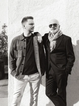 Ein erstes Date entscheidet alles - und genau deshalb haben wir dir Styling Challenge auf das nächste Level gehoben. 🔥 Hannes vs. Luki, zwei Looks, zwei Vibes - aber nur ein Gewinner-Outfit für den perfekten ersten Eindruck. ✨

Leger & entspannt oder All-in mit Statement-Piece und maximalem Style-Faktor? 👀 Die finalen Looks
unserer Styling Challenge sind jetzt am Start - mit echtem Fashion-Upgrade für Ihr nächstes Date. ✨

Jetzt neu bei uns im Store in Hallein verfügbar - entdecken Sie die Pieces live vor Ort und finden Sie Ihren persönlichen Date-Look. 📍🤭

👉🏼 Welcher Look überzeugt Sie mehr - Team leger oder beim ersten Date lieber All-in? Schreiben Sie uns Ihre Meinung in die Kommentare und diskutieren Sie mit! 💬❤️

#reyerlooks #dateoutfit #firstdatelook #ichkauflokal