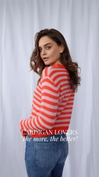 Cardigan-Liebe auf einem neuen Level - je mehr, desto besser 🧶✨Setzen Sie auf Farben, diesofort ins Auge fallen und jedes Outfit aufwerten 🌈💫

Die neuen @colorush_official Cardigans begeistern mit bunten Nuancen und trendigen Streifen - ein echtes Must-have für Ihre Frühlingslooks 🌸🛍️

Ob als stilvolles Basic oder als Wow-Piece kombiniert - diese Cardigans bringen frischen Wind in Ihre Garderobe 💃

Jetzt bei uns im Store in Hallein sowie im Onlineshop erhältlich 🛍️💻

👉🏼 Welcher Style passt besser zu Ihnen - lieber schlicht kombiniert oder als farbenfrohes Statement-Piece? 💬✨

#reyerlooks #colorush #cardigan