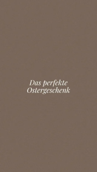 🐰✨ Oster-Inspo gefällig? Wir haben da etwas für Sie! ✨🐰

Hannes zeigt Ihnen heute seine persönlichen Favoriten aus der Herrenabteilung - perfekte Ostergeschenke für unsere Männer 🎁

Ob stylische Socken von @ant45_official , hochwertige REYER Hemden aus Leinen oder edle Düfte von @aedes_de_venustas - hier ist garantiert für jeden Geschmack etwas dabei 👔🧦🌿

👀 Und aufgepasst: In diesem Reel hat sich wieder ein kleines Easter Egg versteckt… 😂 erkennen Sie den Hinweis, wo sich eines unserer Eier befinden könnte? 🥚🔍

👉 Nicht vergessen: Ab heute (30. März) startet unsere OsterREYER Suche im Store in Hallein! 5 versteckte Eier warten auf Sie - mit tollen Überraschungen 💛

💬 Verraten Sie uns in den Kommentaren: Was wäre Ihr Lieblings-Ostergeschenk? 👥 Oder markieren Sie jemanden, der unbedingt beschenkt werden sollte!

#reyerlooks #ostergeschenk #herrenmode