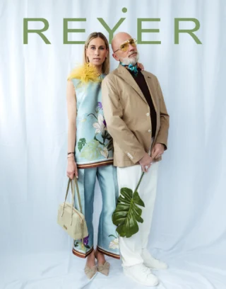 Ein echter Hingucker ziert jetzt unsere Hauswand - und Sie haben entschieden! 🔥 Unser Dreamteam Birgit & Hannes hat das Rennen gemacht und strahlt nun im Großformat für die neue Saison! ✨

Dieses Motiv steht für das, was REYER ausmacht: Persönlichkeit, Stil und echte Menschen mit Ausstrahlung 💫 

Ab sofort live bei uns am Store in Hallein und auch online - ein Statement, das man nicht übersehen 👀

Wie gefällt Ihnen unser Gewinner-Motiv? Haben Sie genau so abgestimmt oder überrascht Sie das Ergebnis? 💬🔥

Teilen Sie Ihre Meinung in den Kommentaren - wir freuen uns fuf den Austausch mit Ihnen! ✨

#reyerlooks