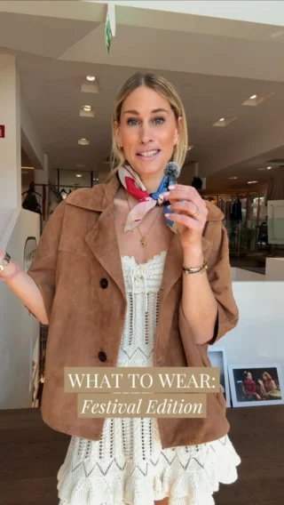 Festival-Vibes, die Sie sofort fühlen - dieser Look schreit nach Sommer, Musik und unvergesslichen
Momenten 🎶✨

Birgit zeigt, wie man auch ohne Ticket schon jetzt stiltechnisch ganz vorne mitspielt - denn Vorbereitung ist alles 😉🔥

Cowboy Boots von @goldengoose für endlose Dance-Moves, ein Häkel-Set von @isabelmarant für den perfekten Boho-Touch und das Overshirt von @studio_ar_ als lässiges Finish - wir lieben diesen
Vibe 🤎

Und das Beste: Der komplette Look ist bei uns im Store erhältlich und bald auch online für Sie verfügbar 🛍️

👉🏼 Sind Sie Team „Outfit steht vor dem Ticket“ oder planen Sie erst das Festival und dann den passenden Look? 💬🎶

#reyerlooks #festivallook #festivaloutfit