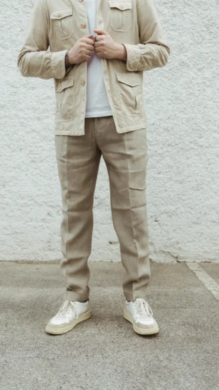 Diese Hose macht Ihnen die Entscheidung leichter, als Sie denken 😉 Marla stellt die Frage - und Luki liefert die schnellste Antwort des Tages mit einem klaren Favoriten 🔥

Frisch bei uns im Store in Hallein eingetroffen: die neuen REYER Hosen - ob aus edler Cool Wool oder sommerlichem Leinen, einfach ein echter Allrounder für jeden Tag ✨ 

Bundfalten für den perfekten Sitz, eine Smoking-Schnalle für Ihren individuellen Fit und eine vorgefertigte Stulpe für den extra Style-Faktor 👀

Erhältlich in verschiedenen Farben - Sie haben die Wahl, wir haben den Look 🖤

Und das Beste: Am Ende post Luki sogar für uns - wir können unser Glück kaum fassen 😂

Welche Hose wäre Ihre Wahl, wenn Sie sich jeden Tag neu entscheiden müssten - Team Cool Wool oder Team Leinen? 💬🤭

#reyerlooks #everydaystyle #herrenmode