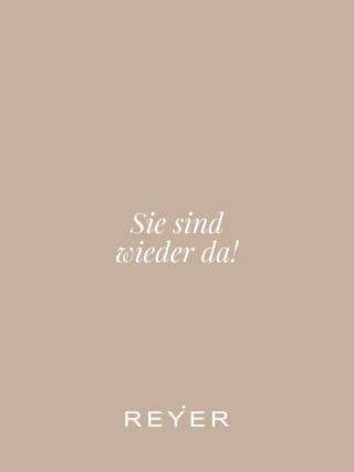 ✨ Swipen & verlieben ✨

Sie haben danach gefragt - wir haben geliefert:
Die ikonischen @tkees sind zurück bei REYERlooks 🤍

Von zeitlosen Signature Styles bis hin zu neuen, aufregenden Designs - diese Flip Flops sind mehr als nur ein Sommer-Essential 🌿

Sie stehen für mühelose Eleganz, minimalistische Ästhetik und höchsten Tragekomfort. 

👡 Clean. Chic. Kombinierbar mit allem.
👡 Perfekt für City, Urlaub & jeden Tag dazwischen
👡 Ihre neuen Lieblingsbegleiter für die warme Saison

👉🏼 Welches Modell würden Sie sofort tragen?
Kommentieren Sie Ihre Favoriten & inspirieren Sie andere! 💬

💫 Nicht vergessen: Speichern Sie diesen Post für Ihre Sommer-Outfits
🛍️Jetzt entdecken & Ihren Look upgraden

#reyerlooks #tkees #summeressentials #flipflops #summerfashion