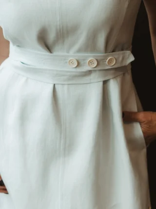 Leinen-Liebe auf den ersten Blick 🤍 Babsi zeigt ihre aktuellen Lieblingspieces aus der Damenabteilung - leichte Stoffe, natürliche Farben & Looks, die sofort Sommerfeeling bringen ☀️

Ob Leinenhose, Bluse oder das perfekte Matching Set: Diese Pieces begleiten Sie stilvoll durch warme
Tage.

Welches Outfit würden Sie sofort tragen? 🤍
Jetzt im Store erhältlich. 🛍️

#reyerlooks #linenstyle #sommermode #damenmode #fashioninspo