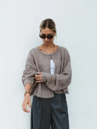 NEW IN 🤍 @by_aylinkoenig 

Die neue Kollektion ist da - und bringt jede Menge neue Lieblingspieces mit. ✨ Von lässigen Everyday-Looks bis zu besonderen Statement-Pieces: by AYLIN KOENIG macht Lust auf die neue Saison.

Entdecken Sie die neuen Styles jetzt bei REYER im Store in Hallein - ausgewählte Pieces sind bereits auch im Onlineshop erhältlich. 🛍️

Sie möchten direkt zu den Pieces aus diesem Post? Schreiben Sie uns einfach „LINK“ in die Kommentare und wir schicken Ihnen den direkten Link per DM. 💌

#reyerlooks #byaylinkoenig #newarrivals #herbstmode #fallfashion